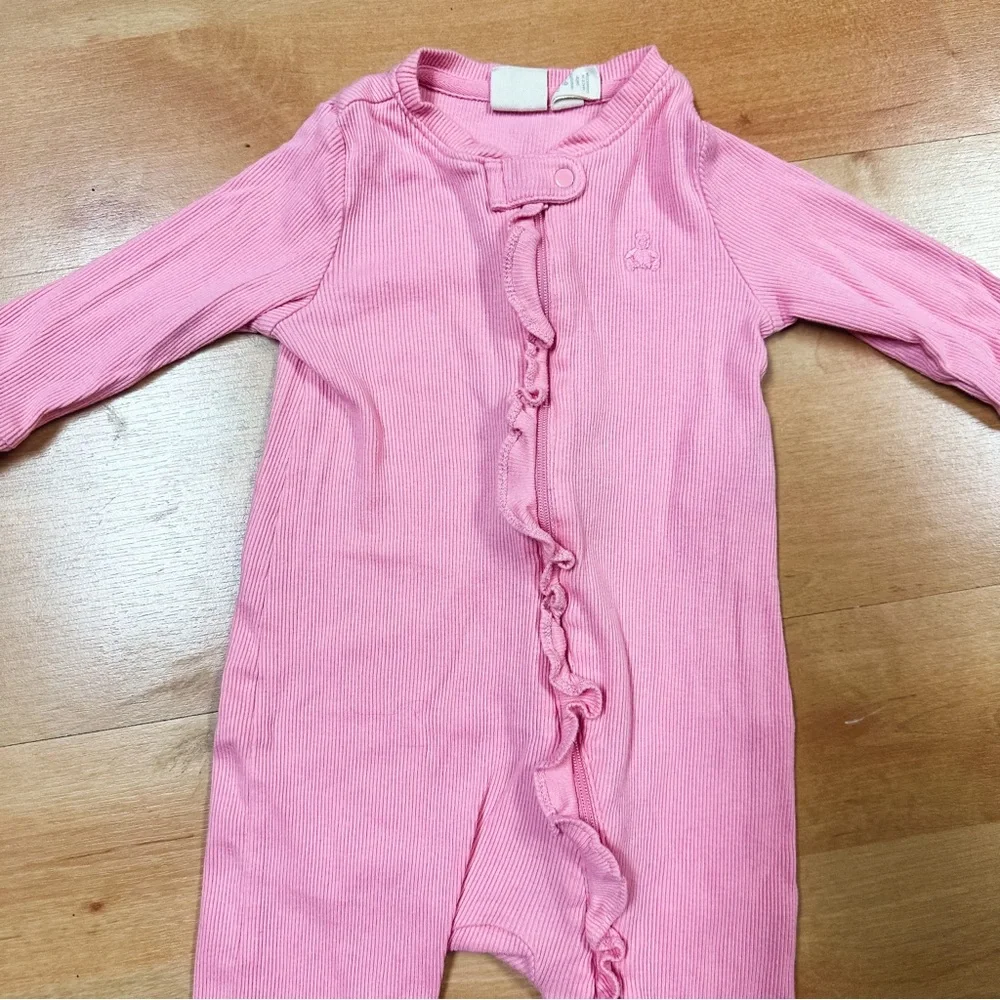 Baby Gap Pink Ribbed Ruffle Two-Way Zip Footed One Piece Size 6-9M